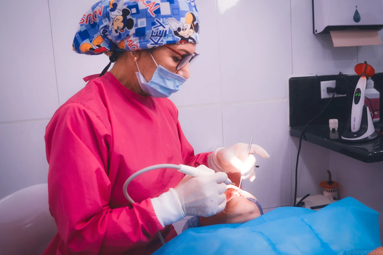Limpieza dental profesional con ultrasonido en Panamericana de Odontólogos